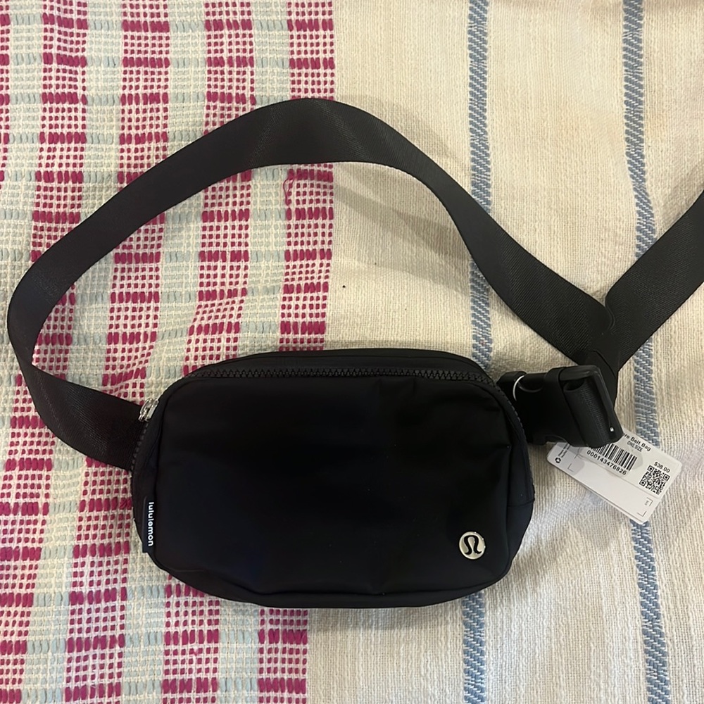 Black Lululemon Everywhere Belt Bag NWT